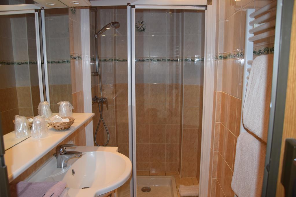 Ayse Hotel Bellevue מראה חיצוני תמונה